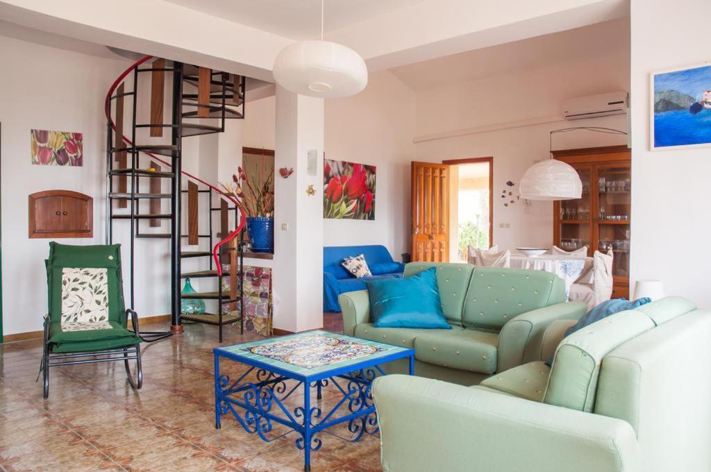 كاستيلاّماري ديل غو Holiday Home Cala Bianca الغرفة الصورة